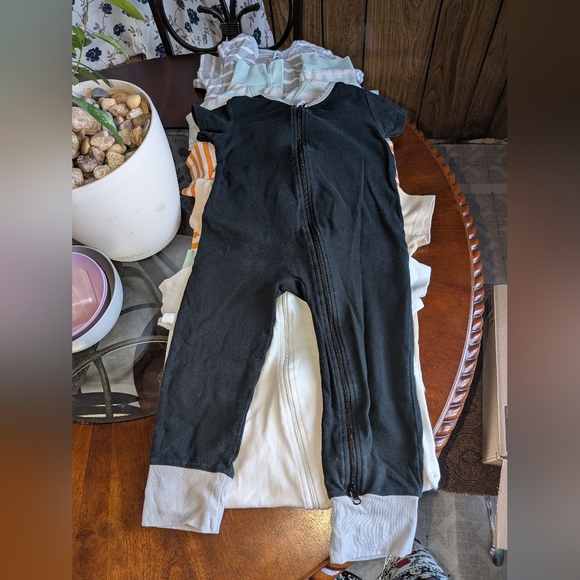 6 Rompers - Picture 2 of 8